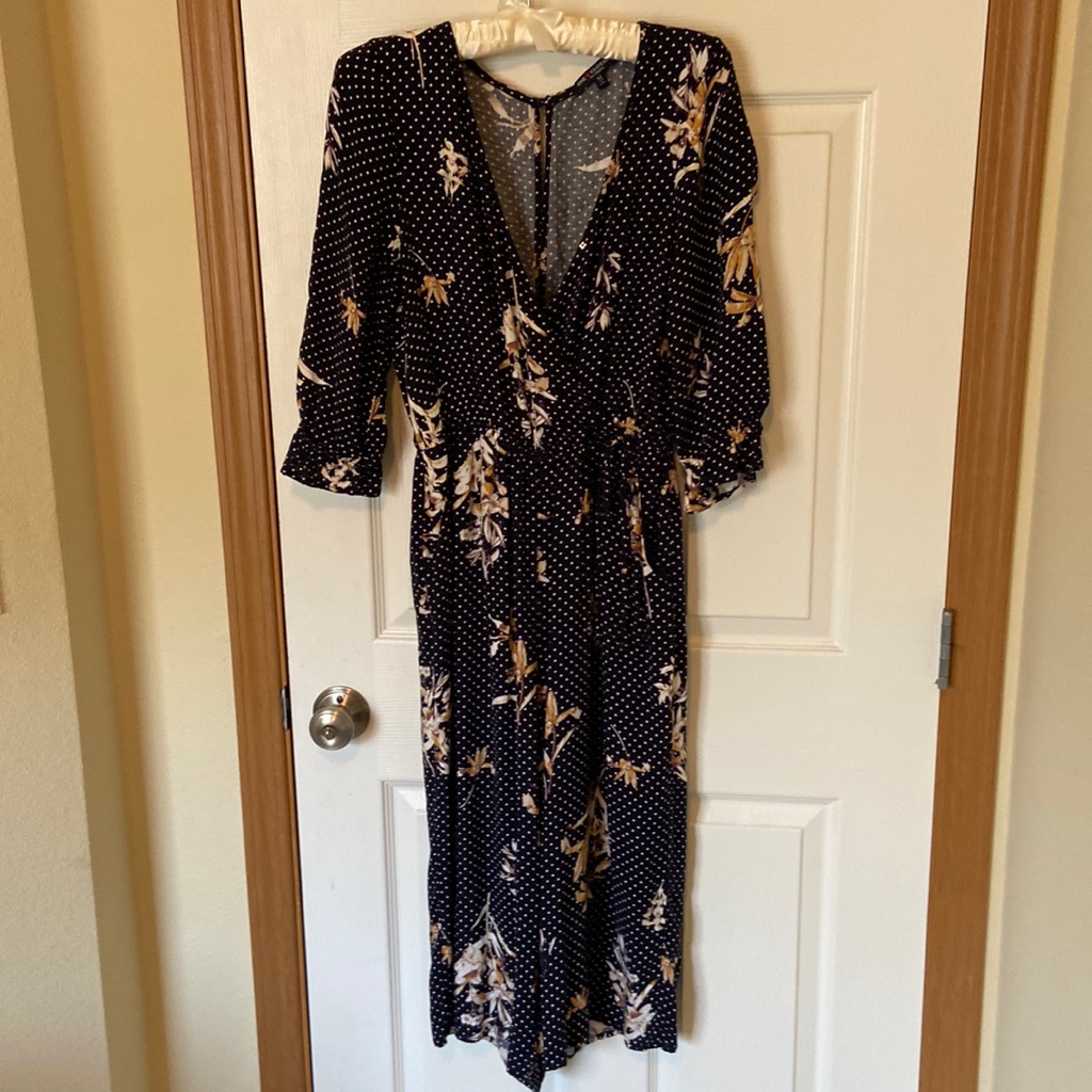 One Clothing Jumpsuit Romper Size M Navy Blue White Floral